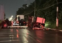 Colisão entre carreta e guincho provoca congestionamento na Avenida Mário Andreazza em Manaus