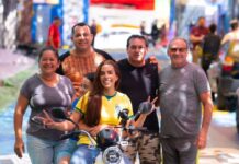 Débora Menezes visita Rua da Copa no Alvorada e defende que incentivo ao turismo deve chegar também ao interior do Amazonas