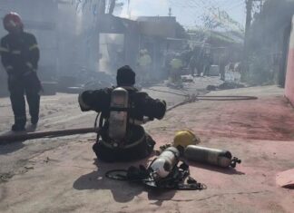 Incêndio de grandes proporções atinge borracharia na Zona Centro Sul de Manaus