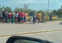Motociclista fica gravemente ferida após colisão frontal com carro na AM-070 no Amazonas
