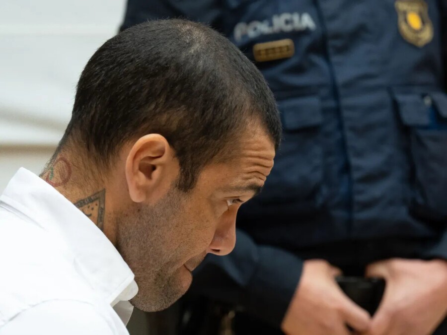 EuropaPress_5739315_El_exfutbolista_Dani_Alves_durante_un_juicio_en_la-e1707218364956