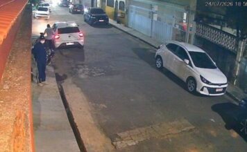 Câmeras registram ação de trio que invadiu residência de jornalista e fez reféns em Manaus