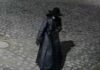 Após viralizar vestido de “lobisomem”, homem é localizado pela polícia e acaba na delegacia