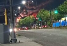 Incêndio de grandes proporções destrói loja e mobiliza bombeiros na Zona Norte de Manaus