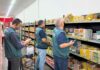 Fiscalização do Procon retira mais de 650 produtos irregulares de supermercados em Manaus