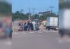 Carro capota na AM-070 e mobiliza motoristas para ajudar ocupantes
