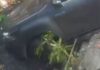 Motorista bate em carros estacionados e cai com veículo dentro de igarapé em Manaus