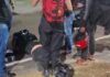 Motociclista de aplicativo fica ferido após ser atingido por carro em Manaus