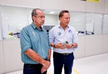 Em visita à Digitron, Adjuto Afonso defende fortalecimento da indústria no Amazonas