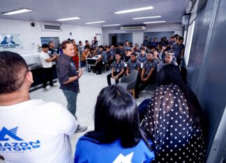 Adjuto Afonso destaca geração de empregos durante visita à Amazon Motors em Manaus