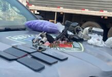 Policiais da Força Tática encontram dr0gas, arm4s e celulares em ocorrência no Tarumã