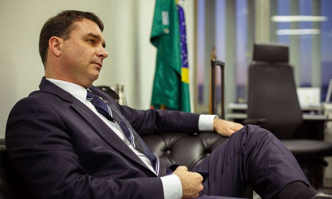 83490525_BRASILBrasilia-DF02-07-2019Retrato-do-senador-Flavio-Bolsonaro-PSL-RJ-Em-entrevist