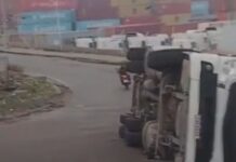 Carreta tomba e deixa trânsito lento nas proximidades do Porto Chibatão em Manaus