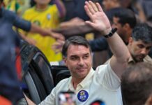 Flávio Bolsonaro foge para os Estados Unidos e pedirá asilo político, segundo aliados